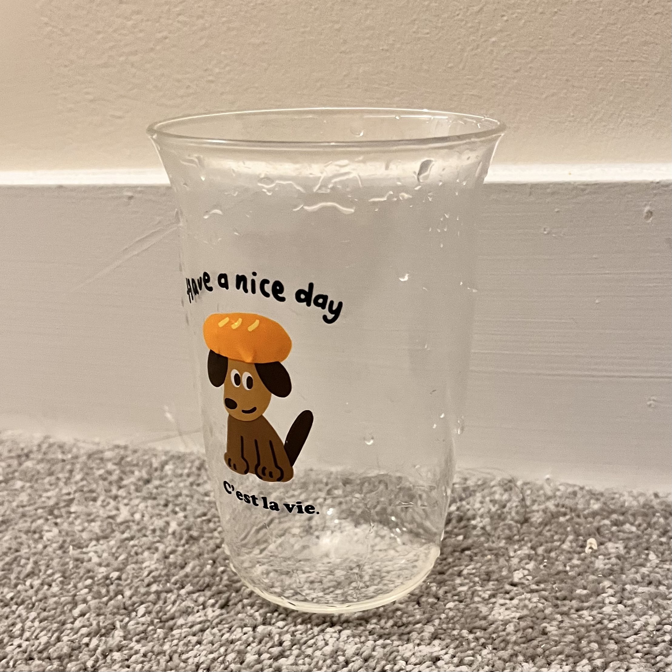 The sound of tapping a glass cup